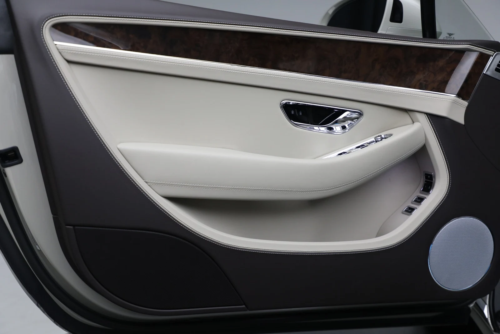 2026 Bentley Continental GTC (4th Generation), 18/20