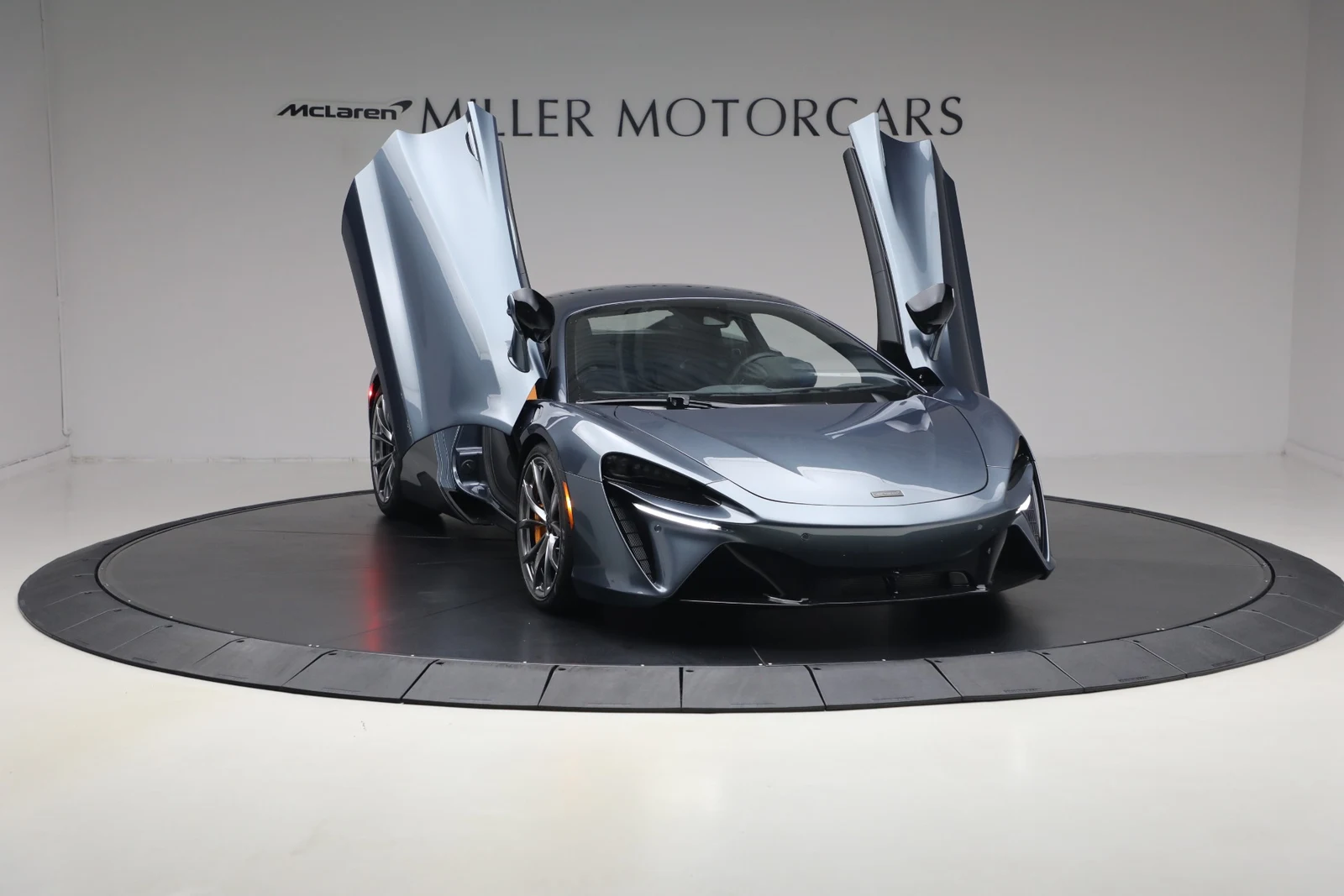 2026 McLaren Artura, 19/20