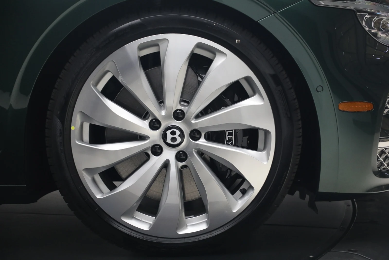 2027 Bentley Flying Spur Azure (4th Generation), 16/20