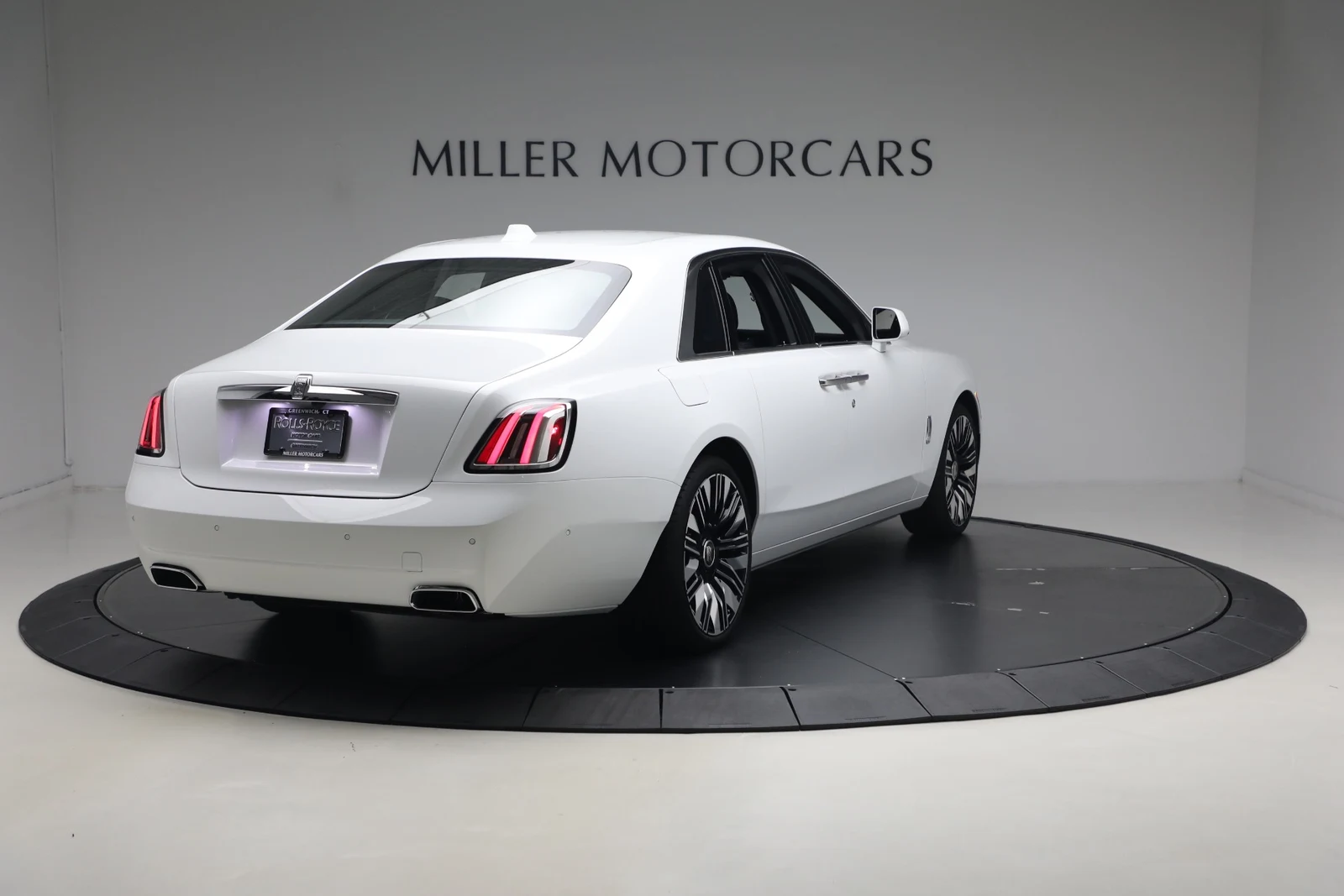 2027 Rolls-Royce Ghost Series II, 2/20