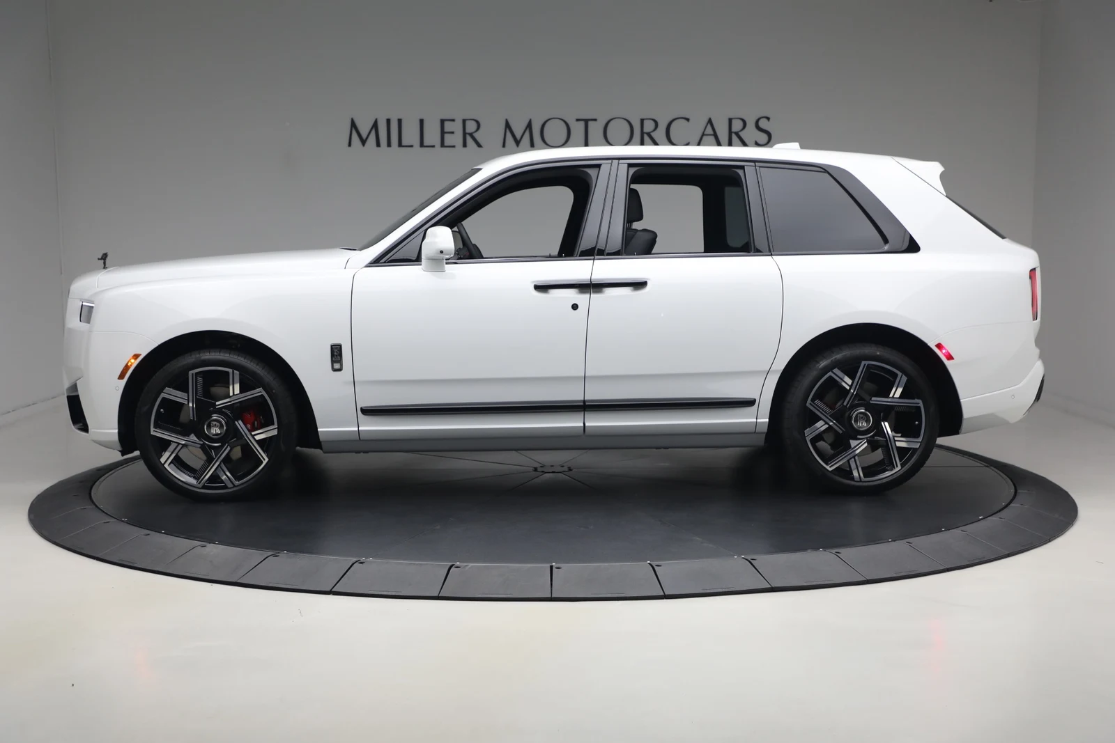 2027 Rolls-Royce Cullinan Series II Black Badge, 3/20