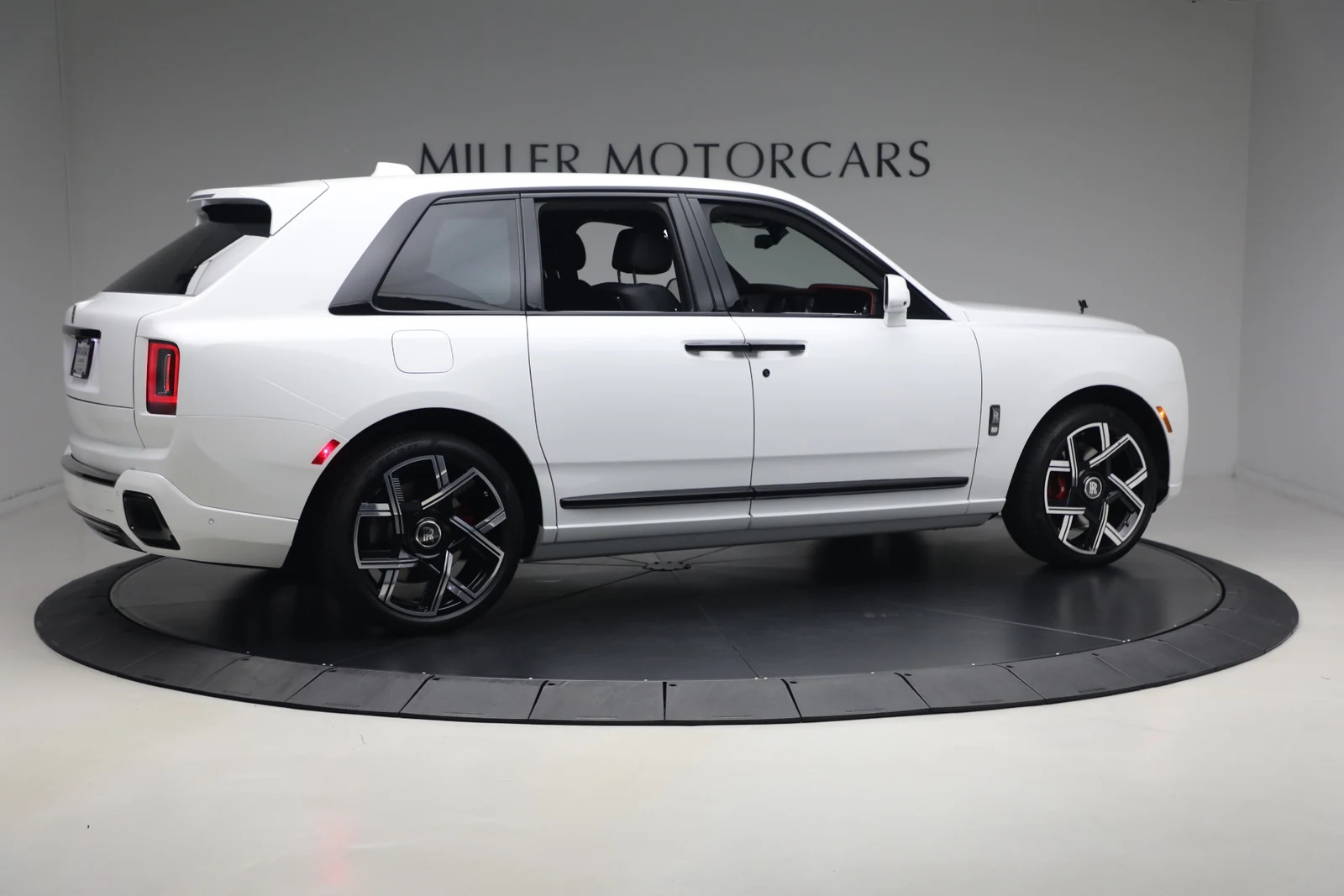 2027 Rolls-Royce Cullinan Series II Black Badge, 9/20