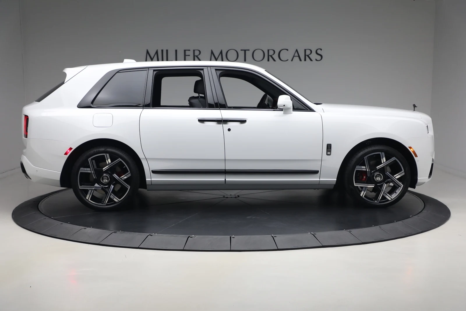 2027 Rolls-Royce Cullinan Series II Black Badge, 10/20