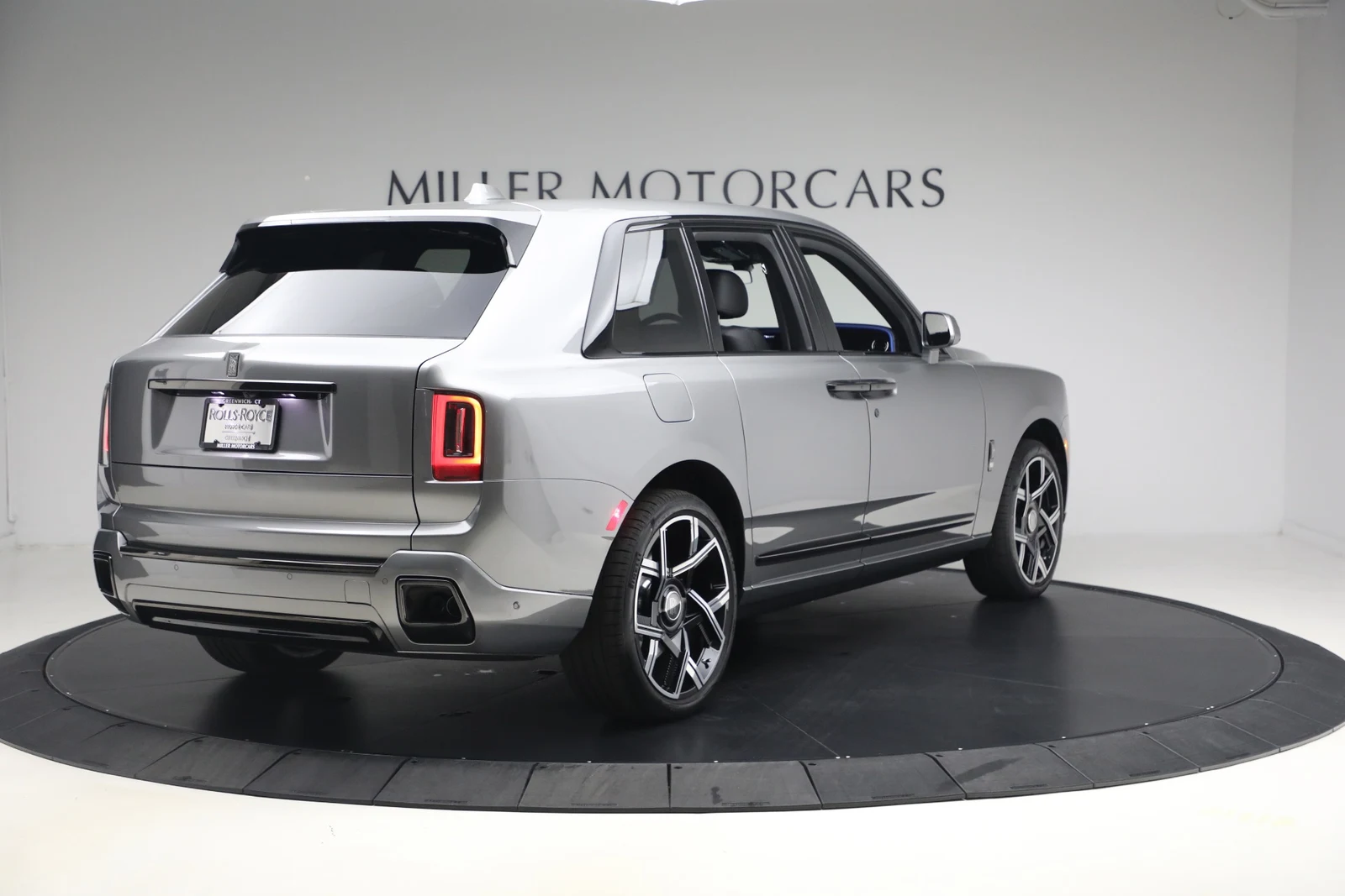 2027 Rolls-Royce Cullinan Series II Black Badge, 2/20