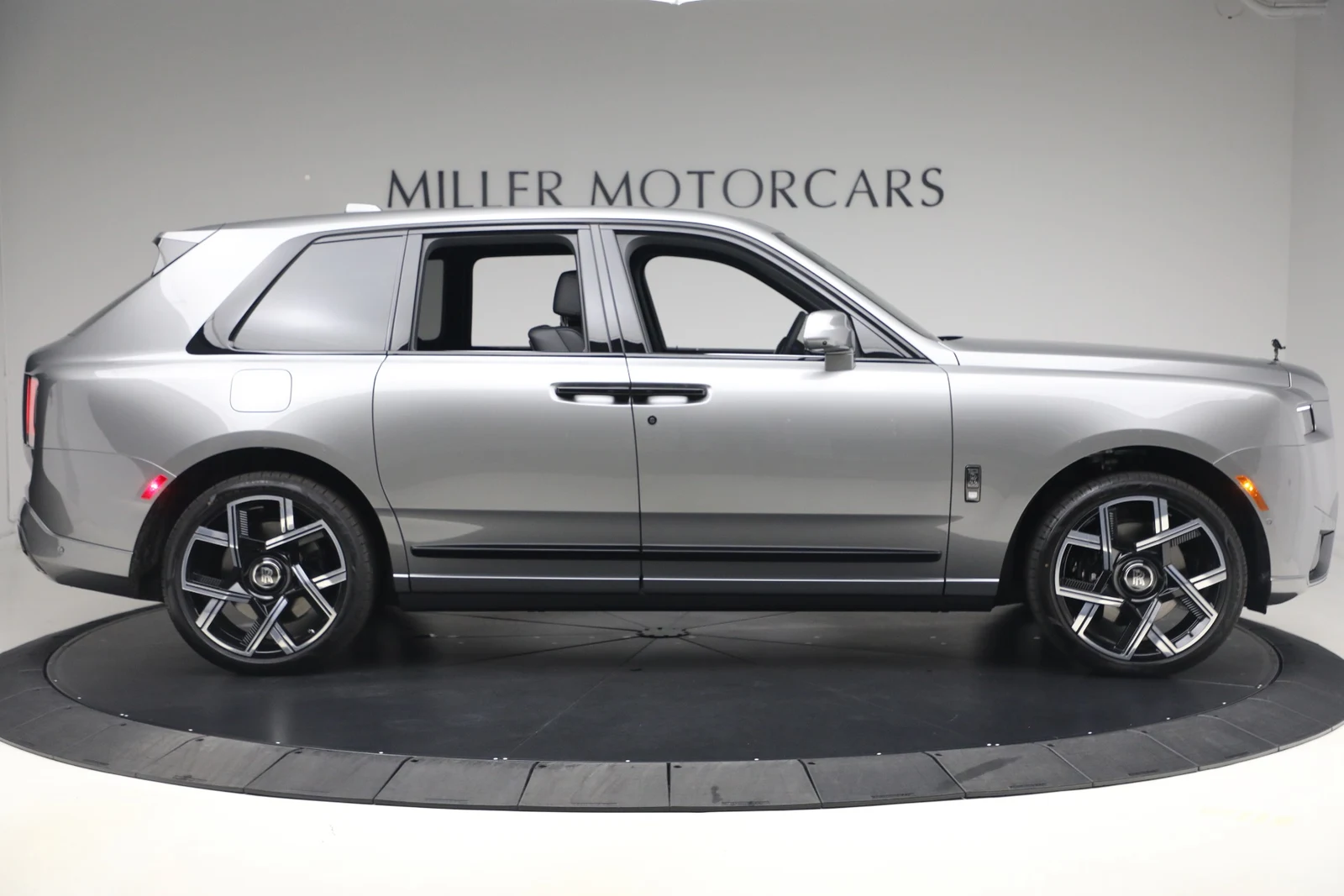 2027 Rolls-Royce Cullinan Series II Black Badge, 10/20