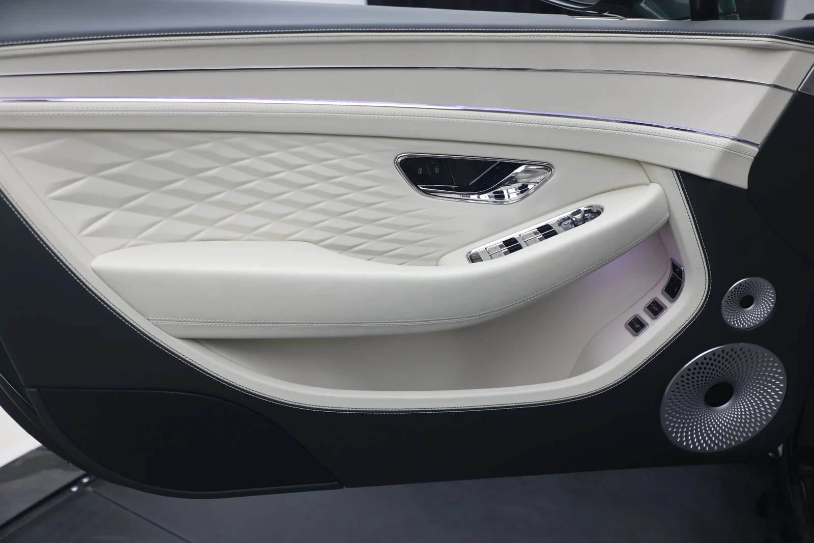 2026 Bentley Continental GT Azure (4th Generation), 16/20