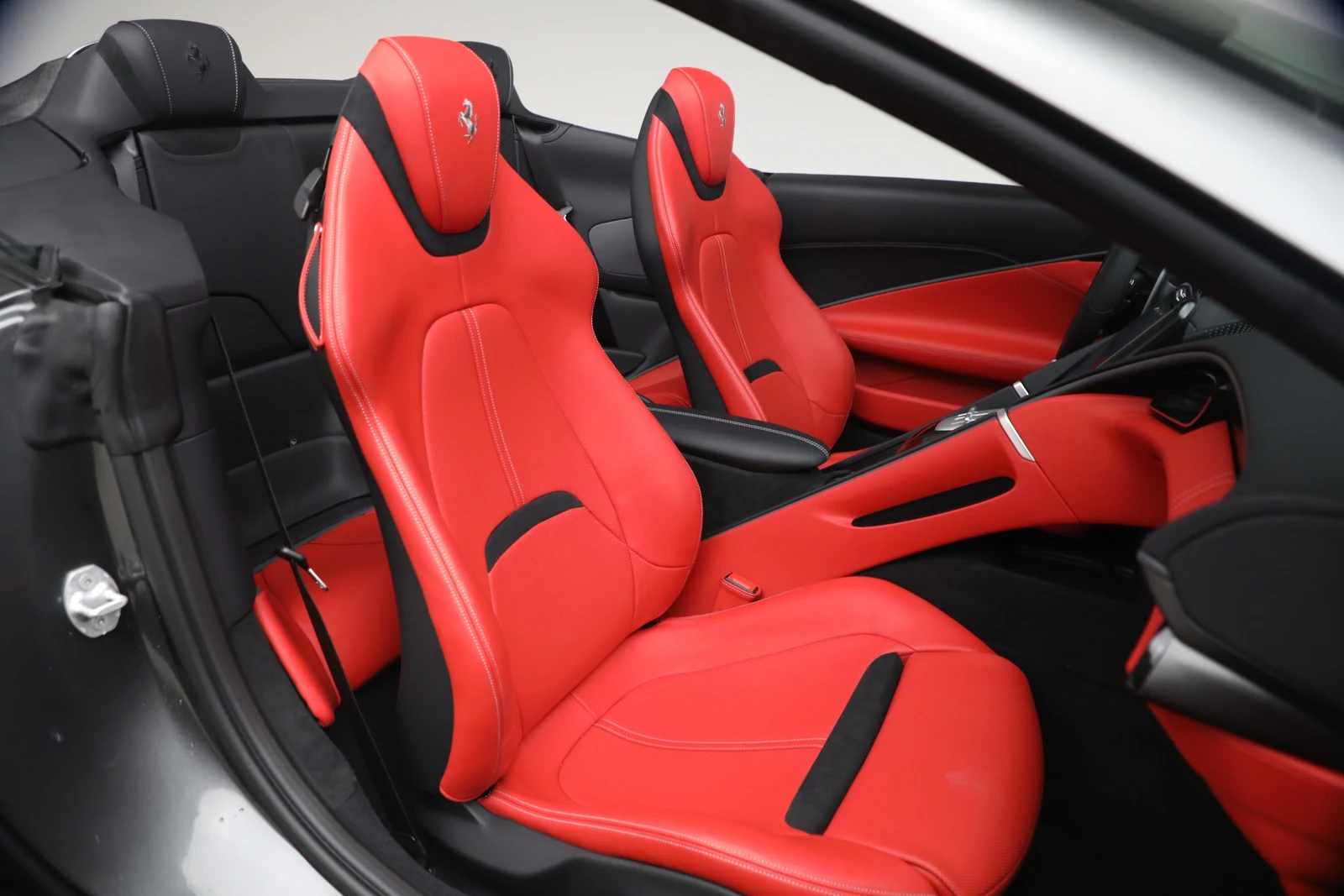 2026 Ferrari Roma Spider, 18/20