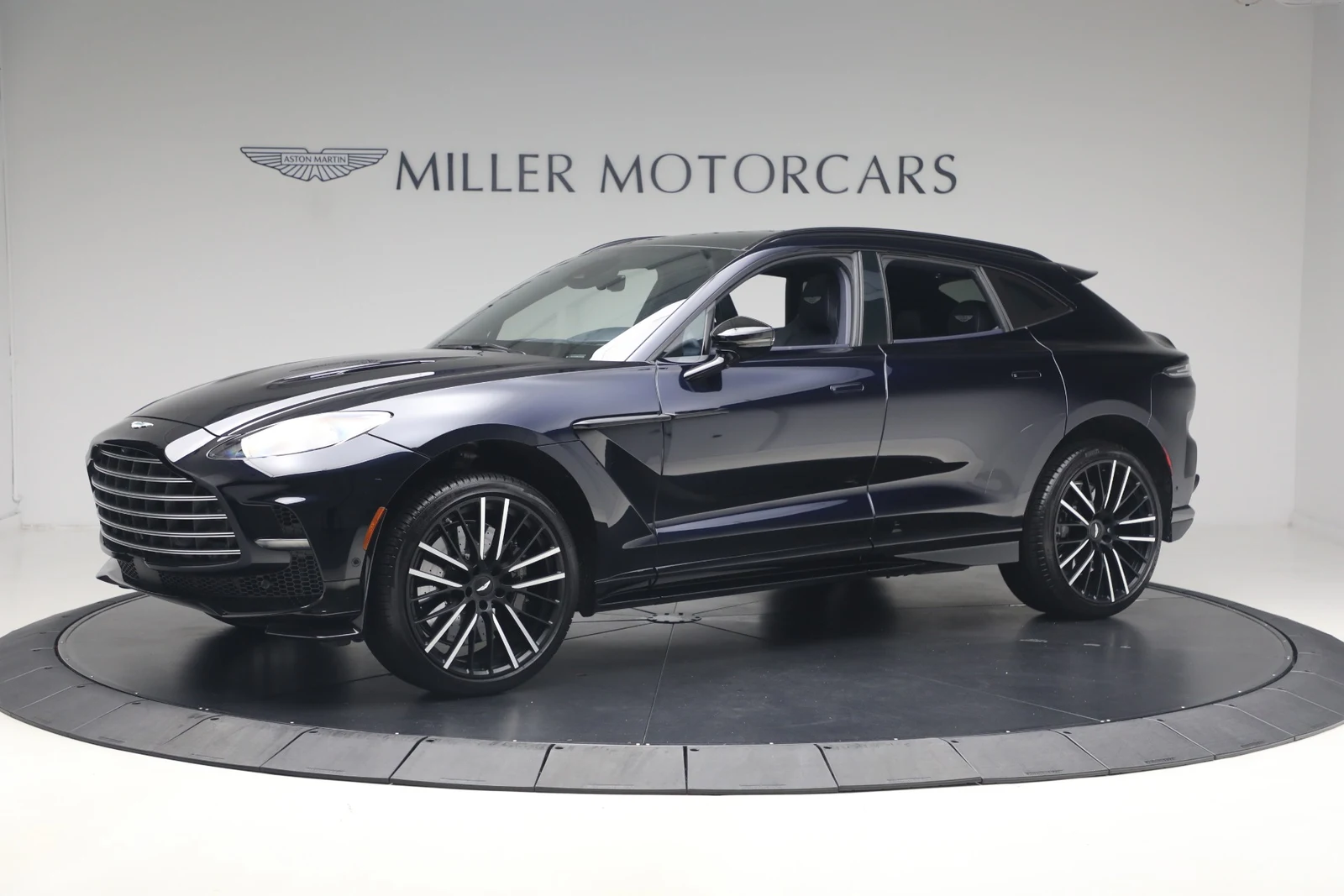 2025 Aston Martin DBX707 (2024 Update), 2/20