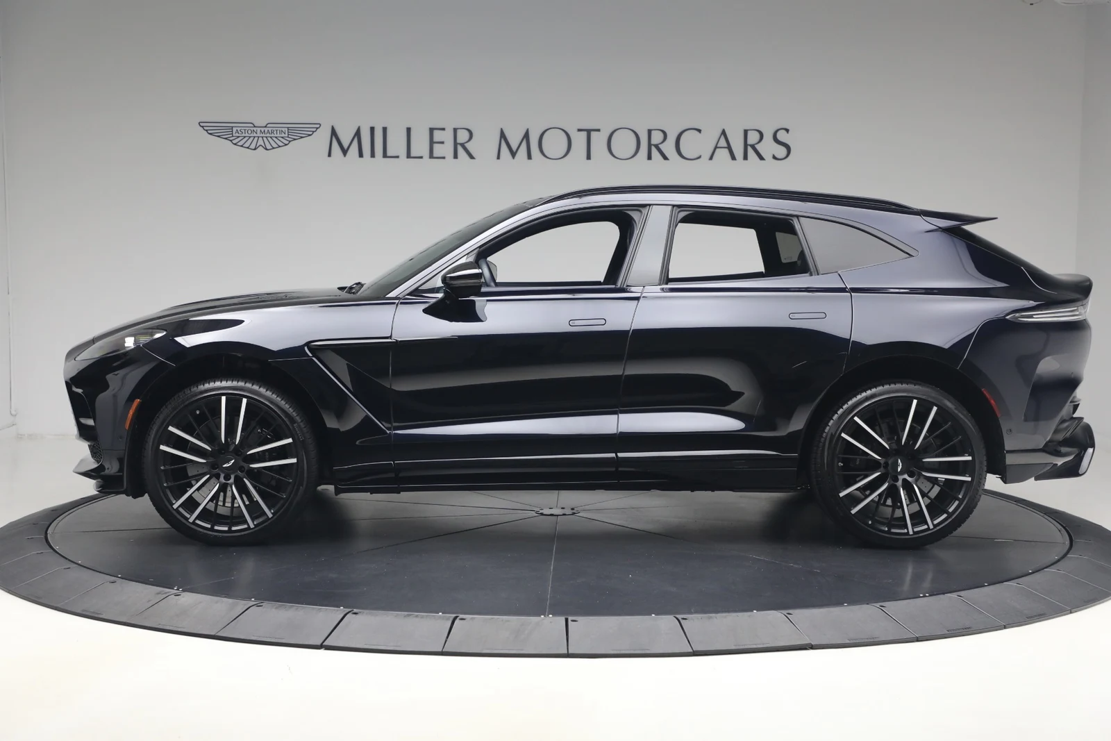 2025 Aston Martin DBX707 (2024 Update), 3/20