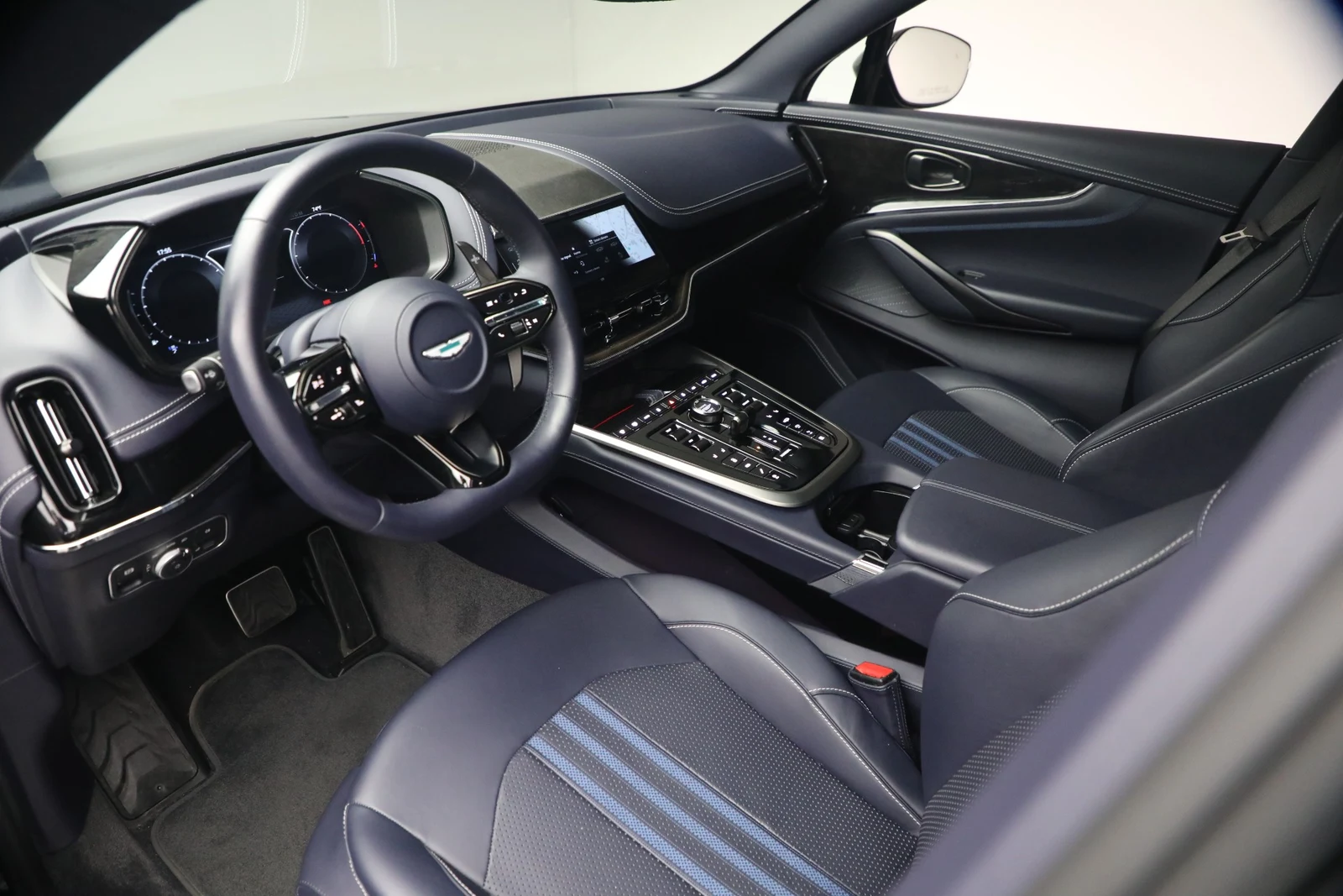 2025 Aston Martin DBX707 (2024 Update), 13/20