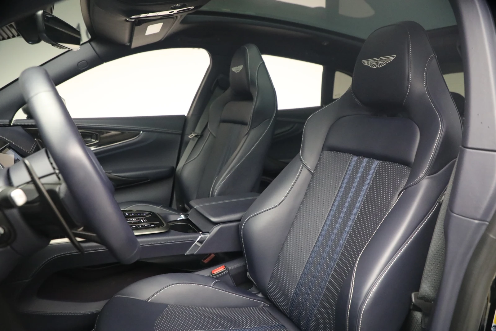 2025 Aston Martin DBX707 (2024 Update), 15/20