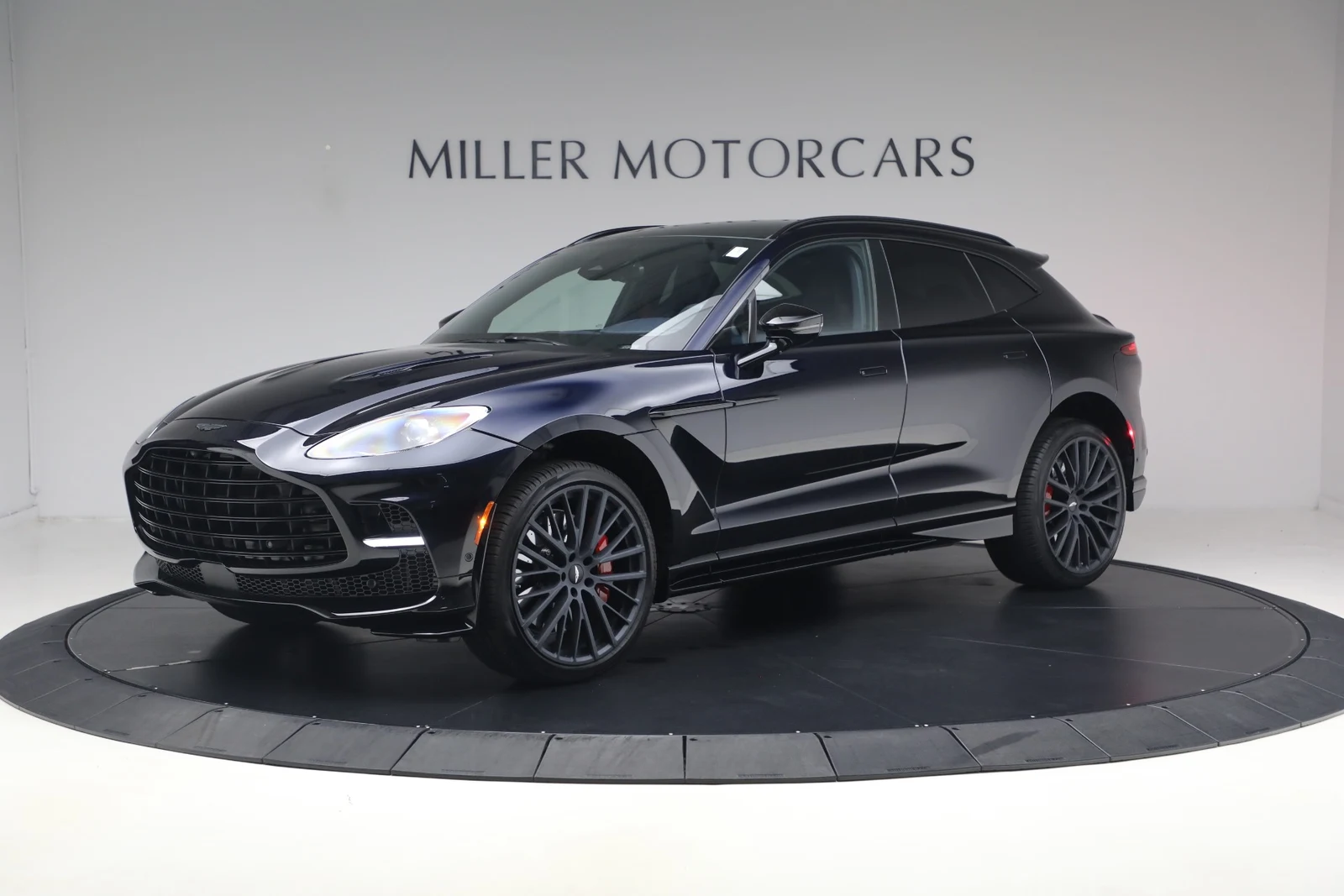 2025 Aston Martin DBX707 (2024 Update), 2/20