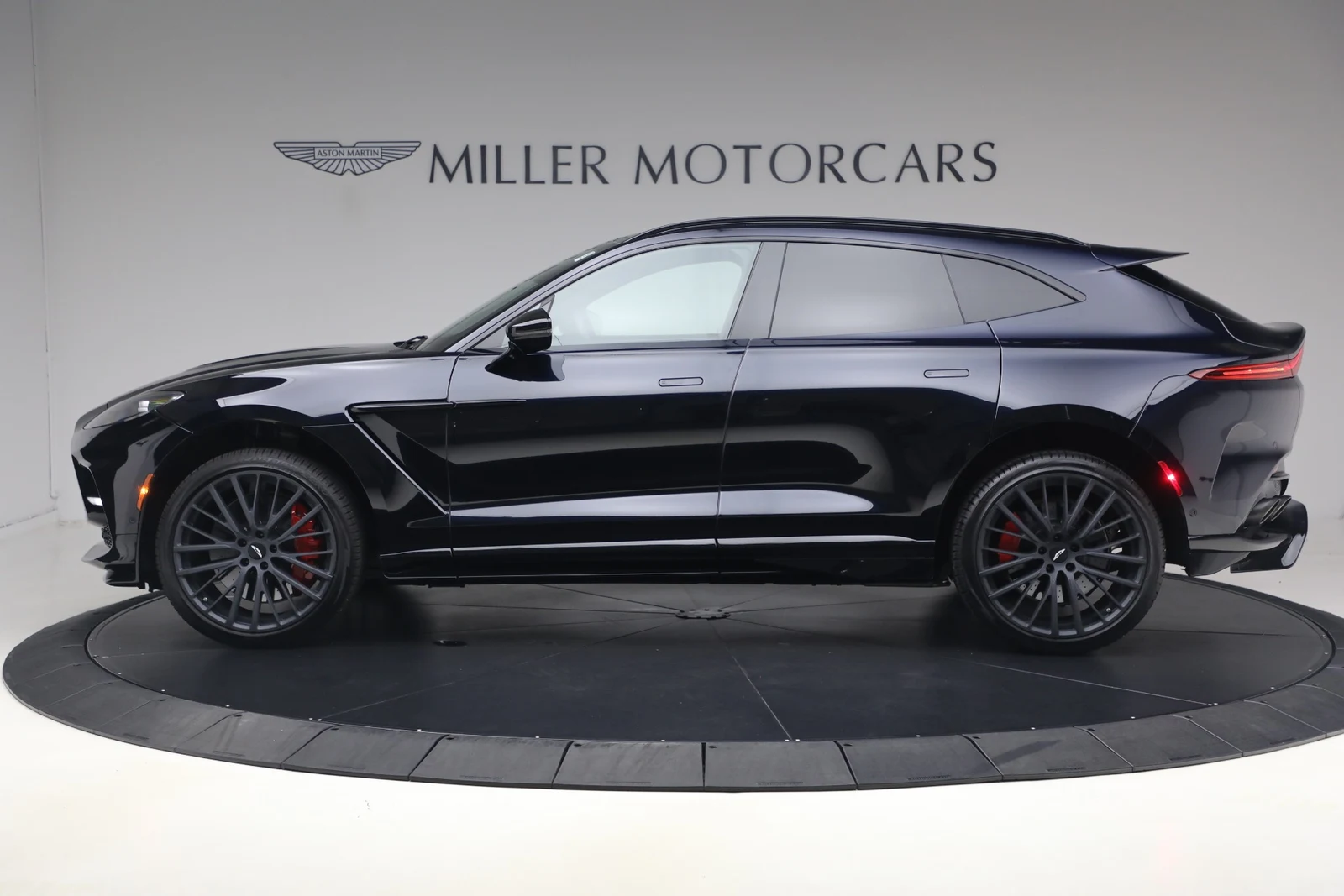 2025 Aston Martin DBX707 (2024 Update), 5/20