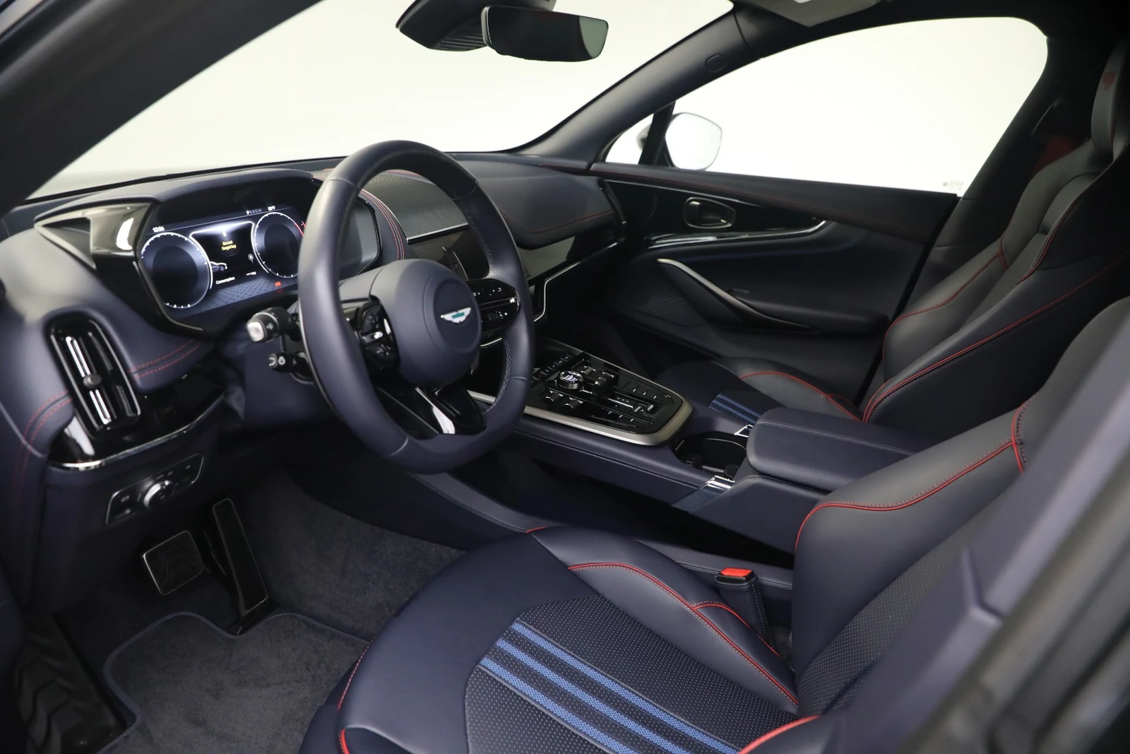 2025 Aston Martin DBX707 (2024 Update), 19/20