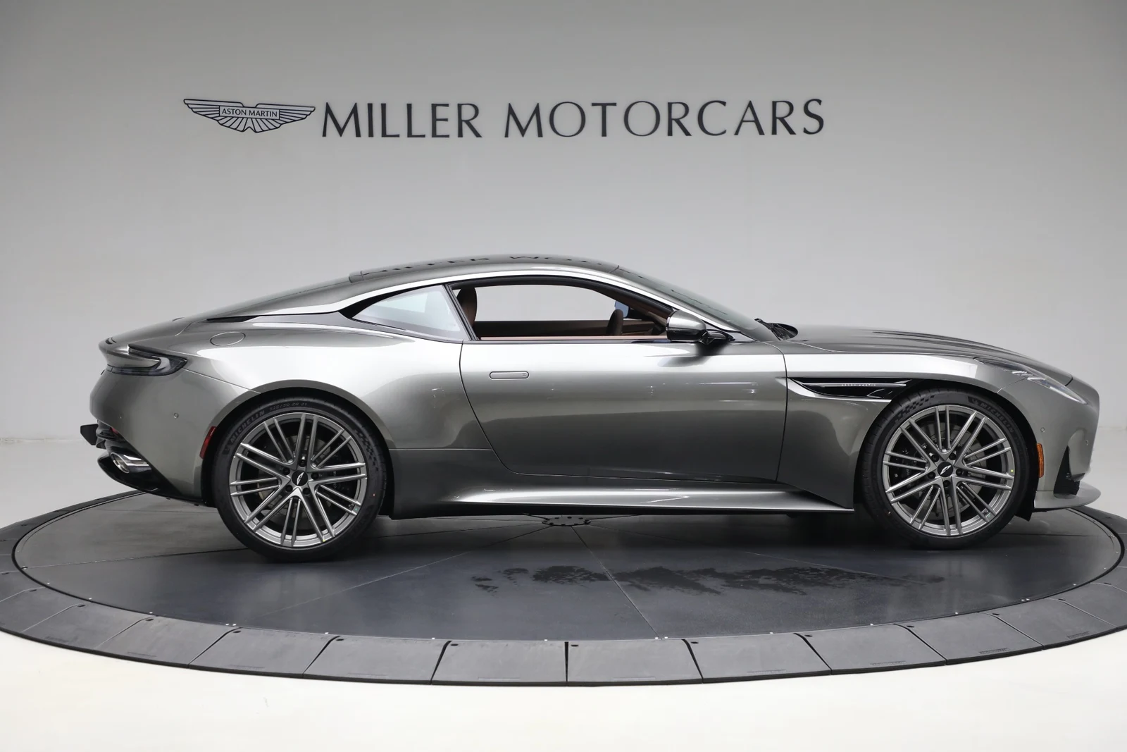 2025 Aston Martin DB12 Coupé, 8/20