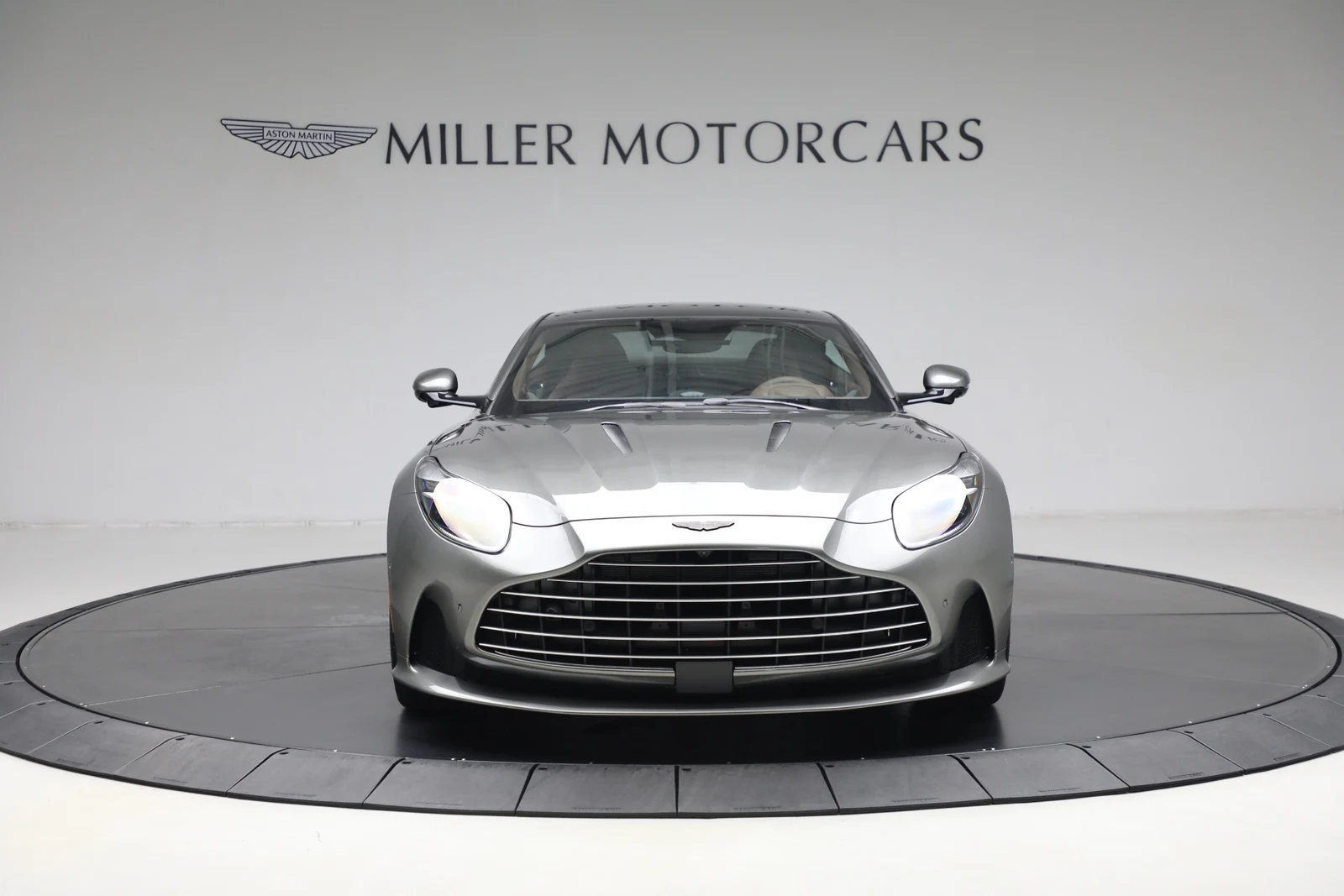 2025 Aston Martin DB12 Coupé, 11/20