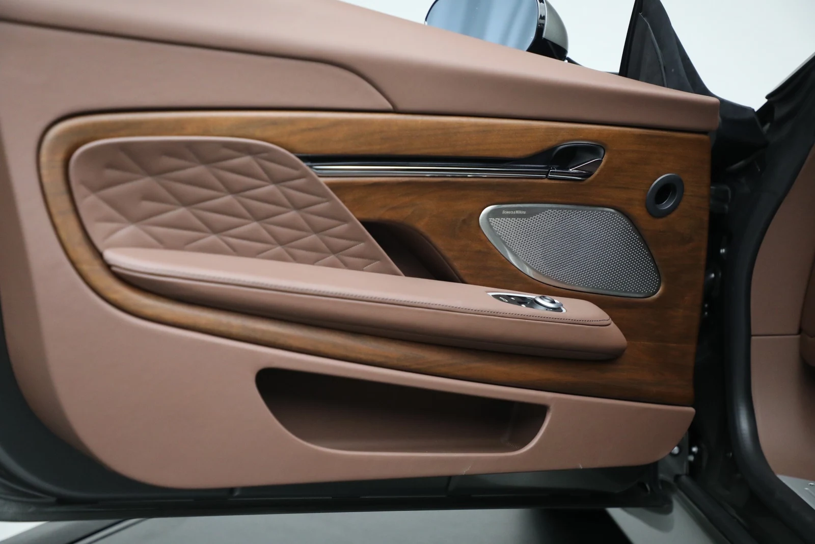 2025 Aston Martin DB12 Coupé, 13/20