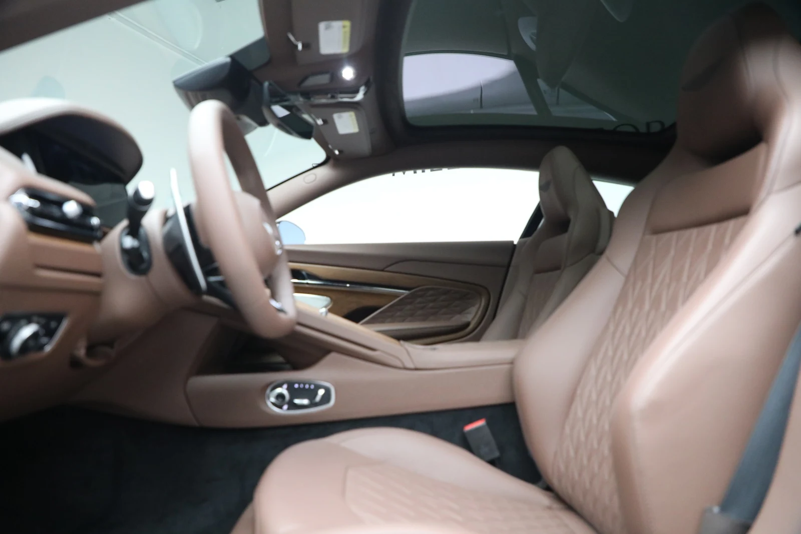 2025 Aston Martin DB12 Coupé, 14/20