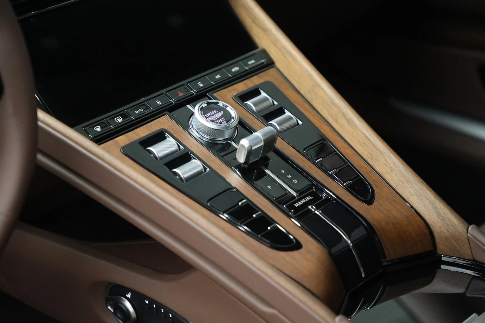 2025 Aston Martin DB12 Coupé, 18/20