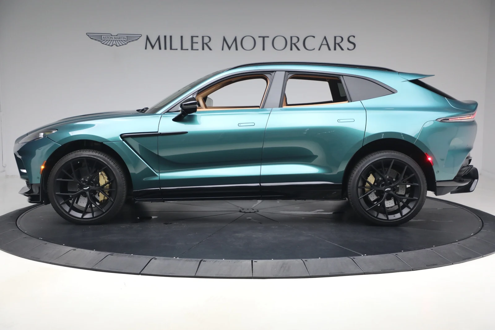 2025 Aston Martin DBX707 (2024 Update), 3/20