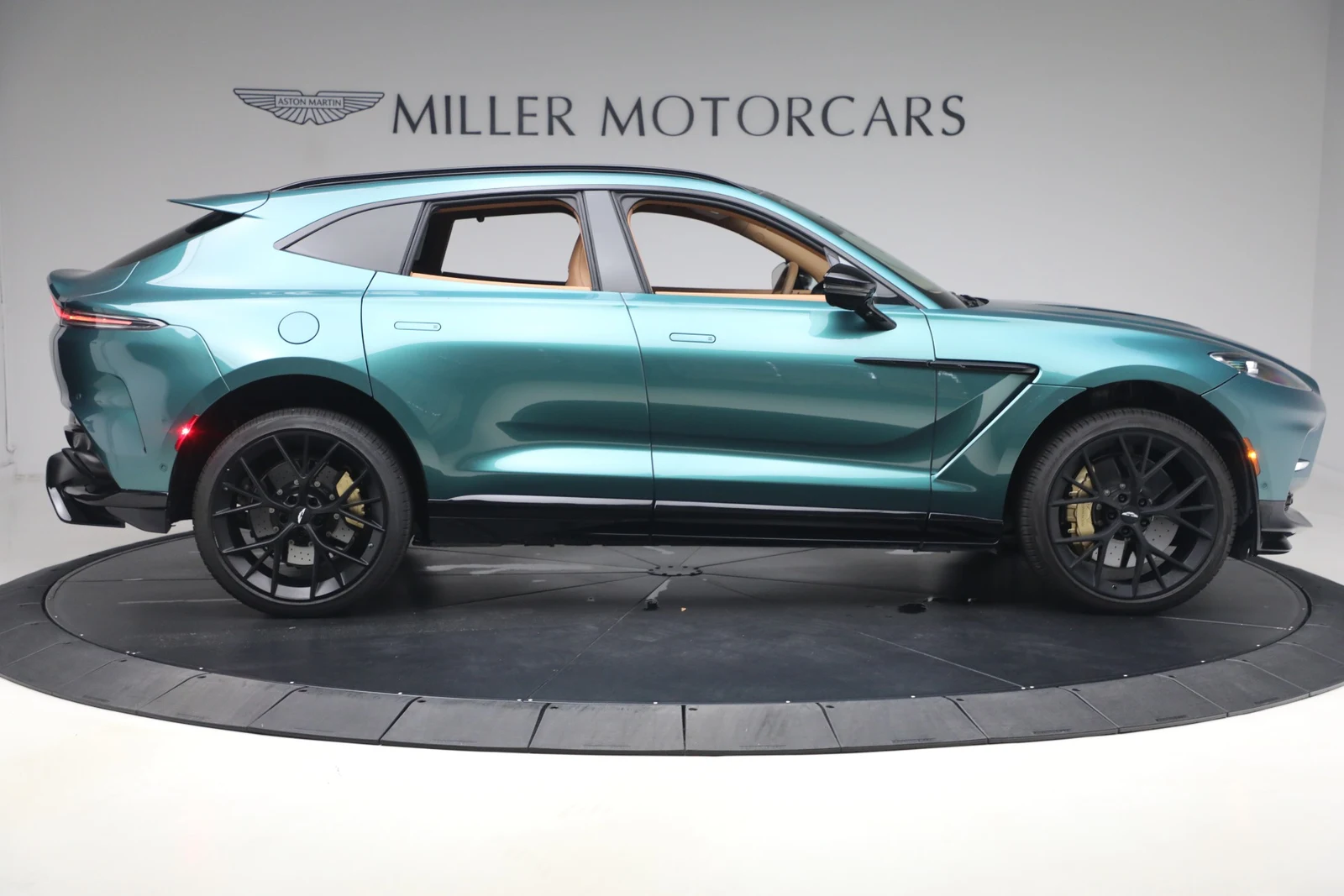 2025 Aston Martin DBX707 (2024 Update), 9/20