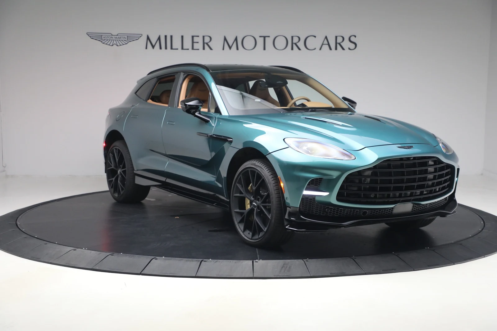 2025 Aston Martin DBX707 (2024 Update), 11/20