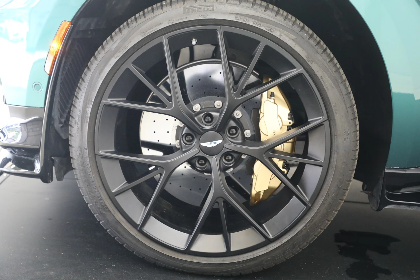 2025 Aston Martin DBX707 (2024 Update), 17/20