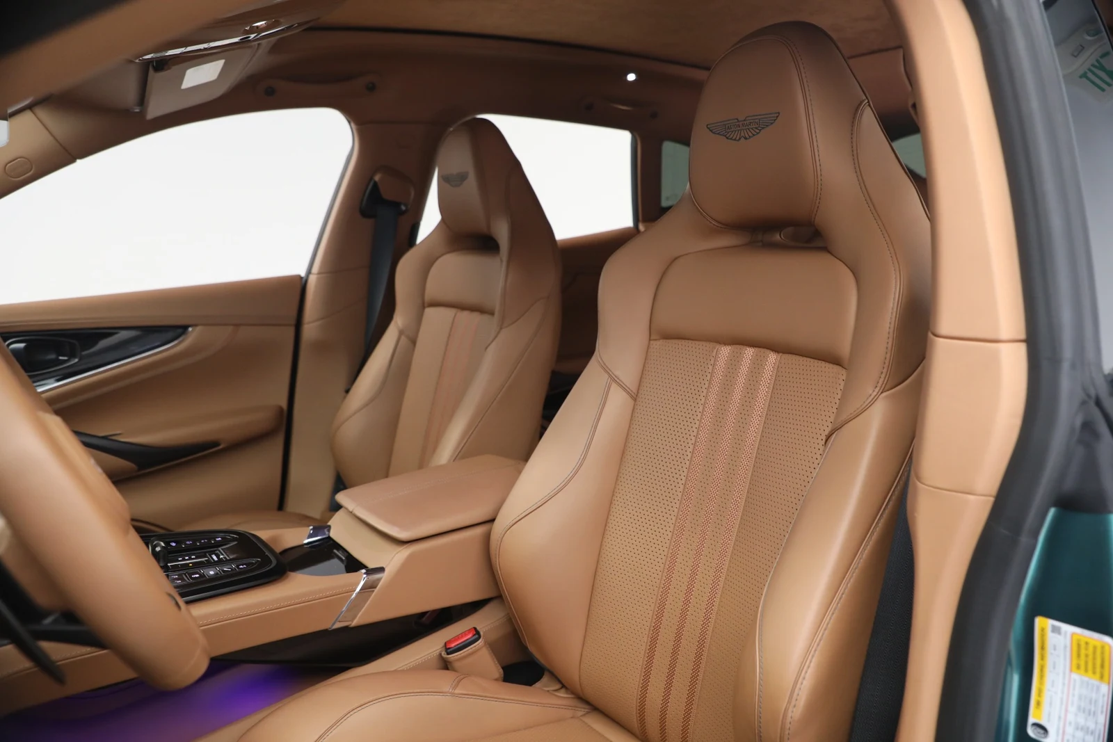 2025 Aston Martin DBX707 (2024 Update), 18/20