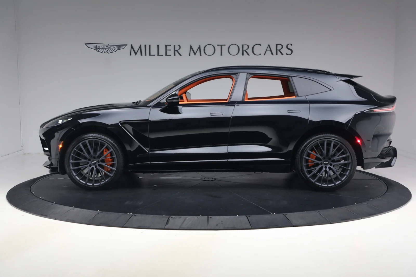 2025 Aston Martin DBX707 (2024 Update), 3/20