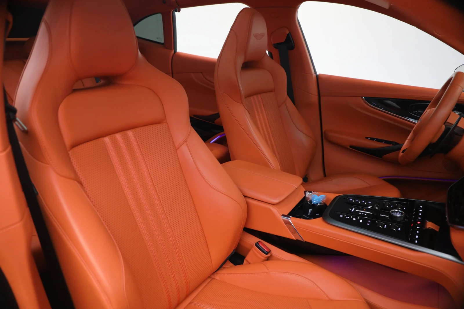 2025 Aston Martin DBX707 (2024 Update), 17/20