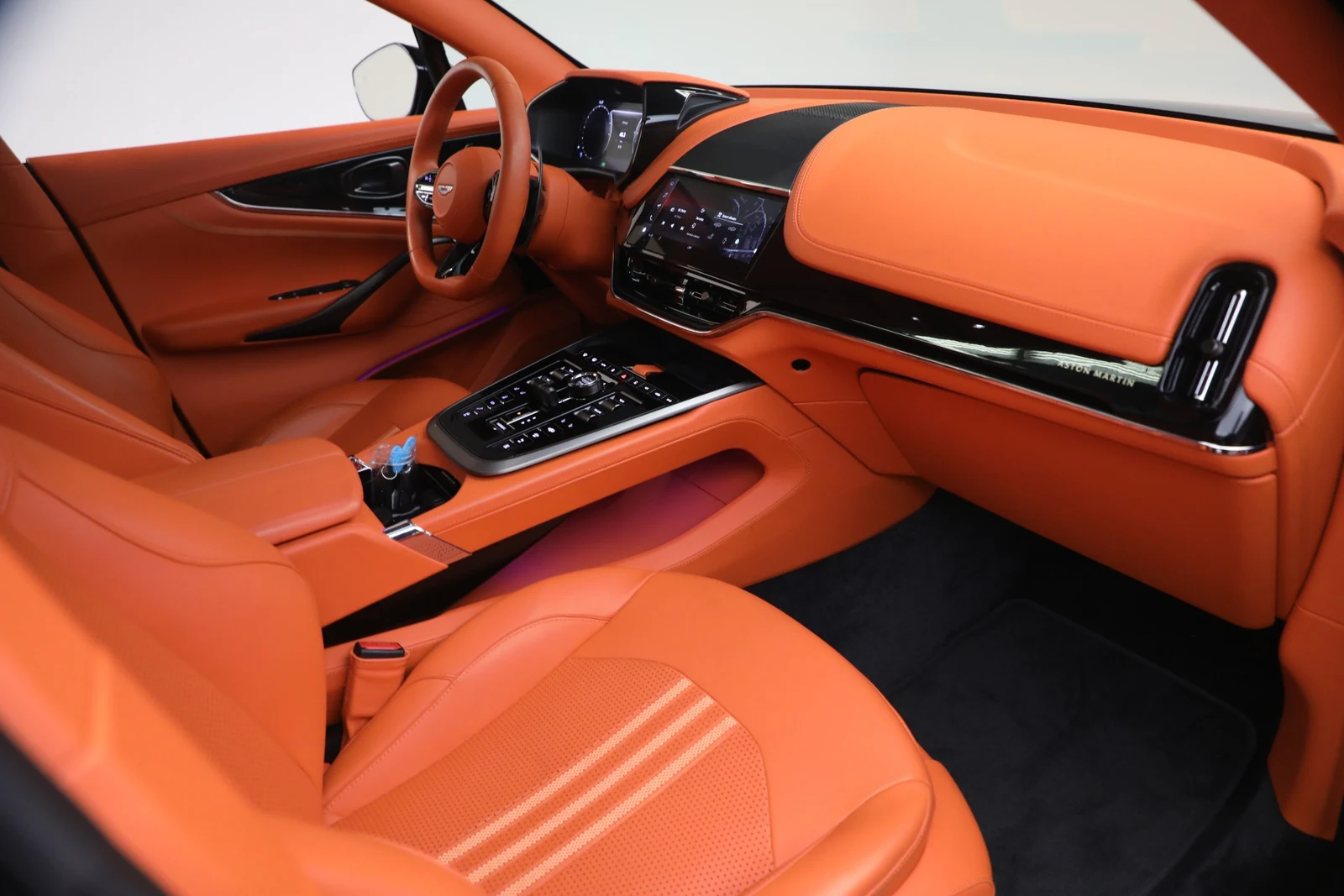 2025 Aston Martin DBX707 (2024 Update), 19/20