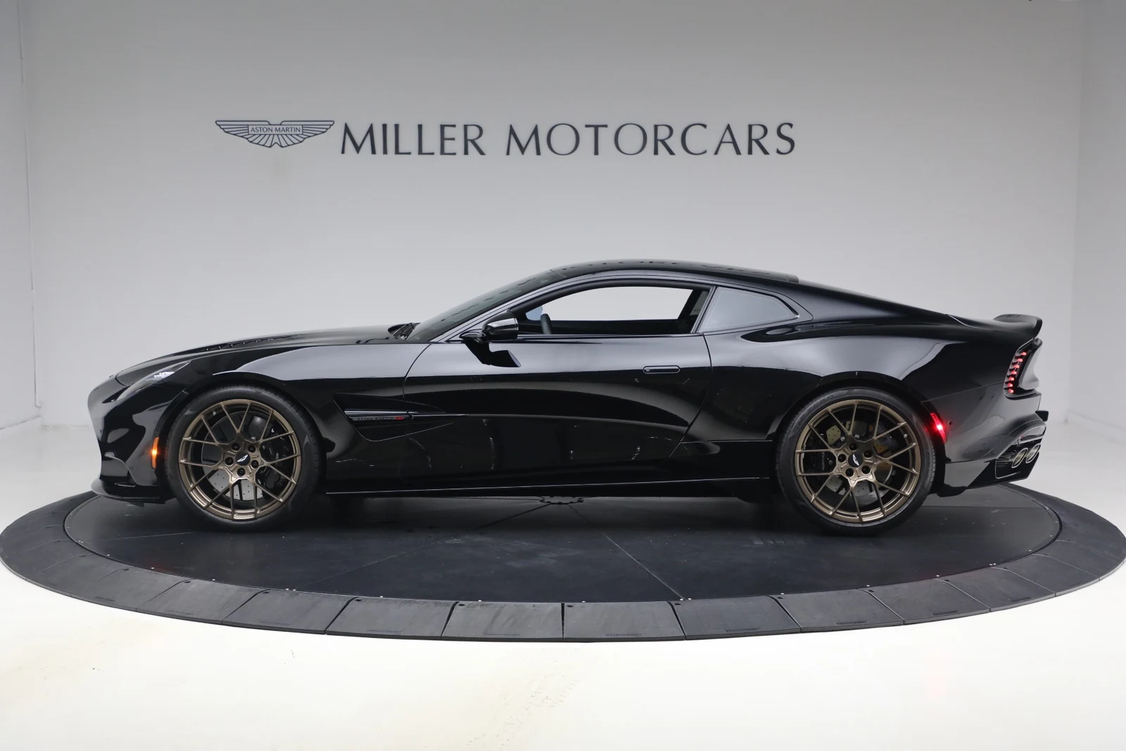 2025 Aston Martin Vanquish V12 (3rd Generation), 3/20