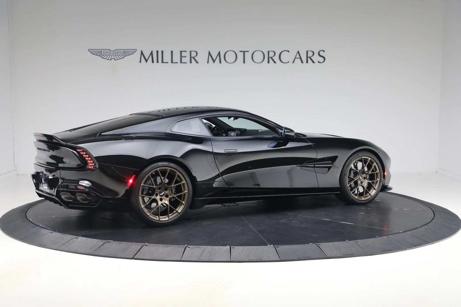 2025 Aston Martin Vanquish V12 (3rd Generation), 8/20