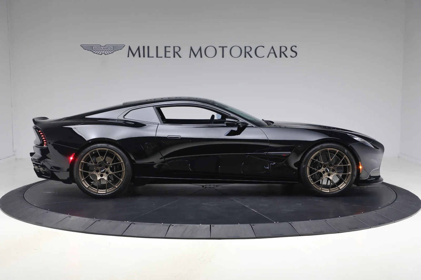 2025 Aston Martin Vanquish V12 (3rd Generation), 9/20