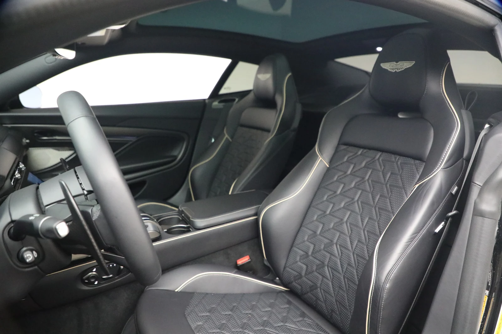 2025 Aston Martin Vanquish V12 (3rd Generation), 15/20