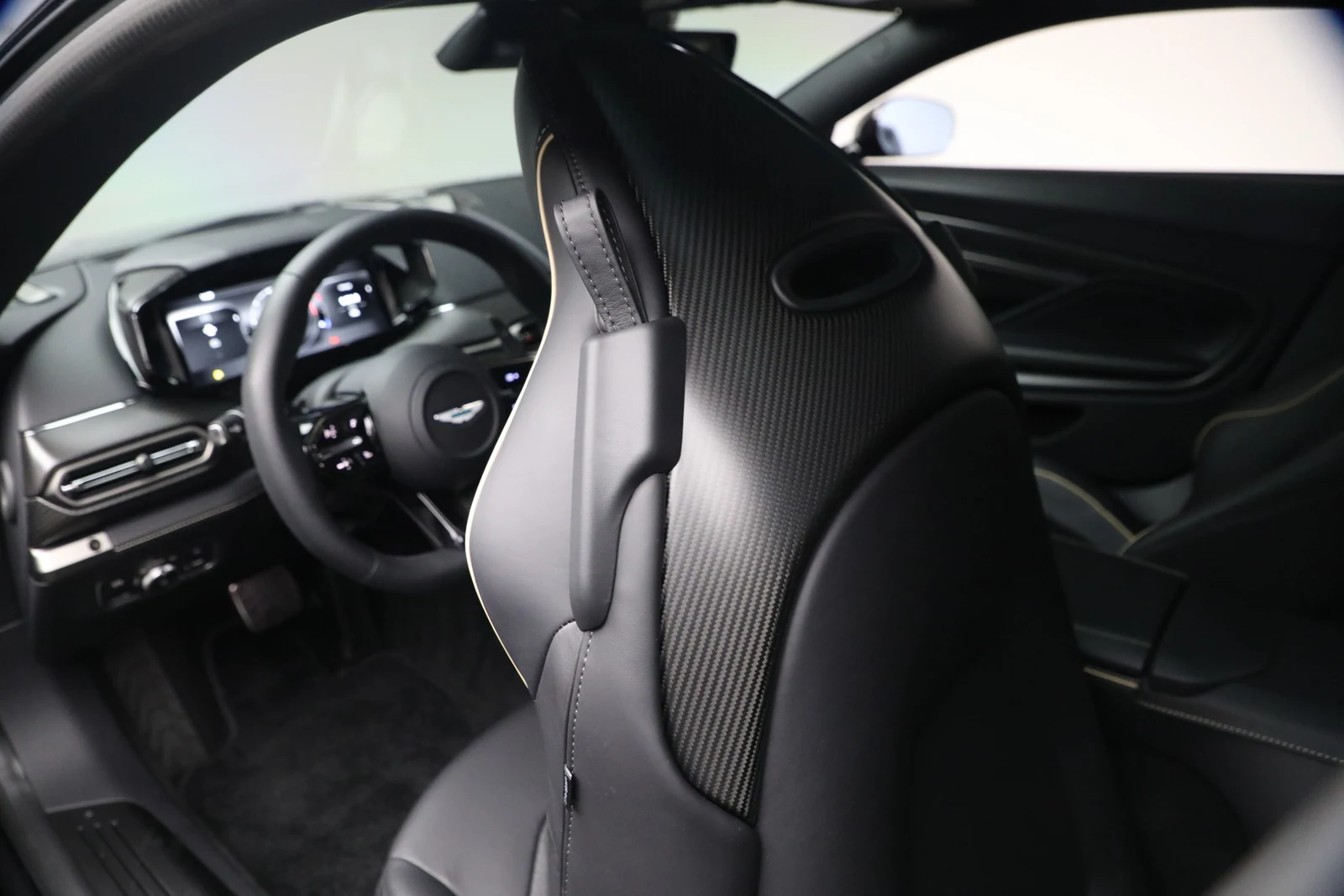 2025 Aston Martin Vanquish V12 (3rd Generation), 16/20
