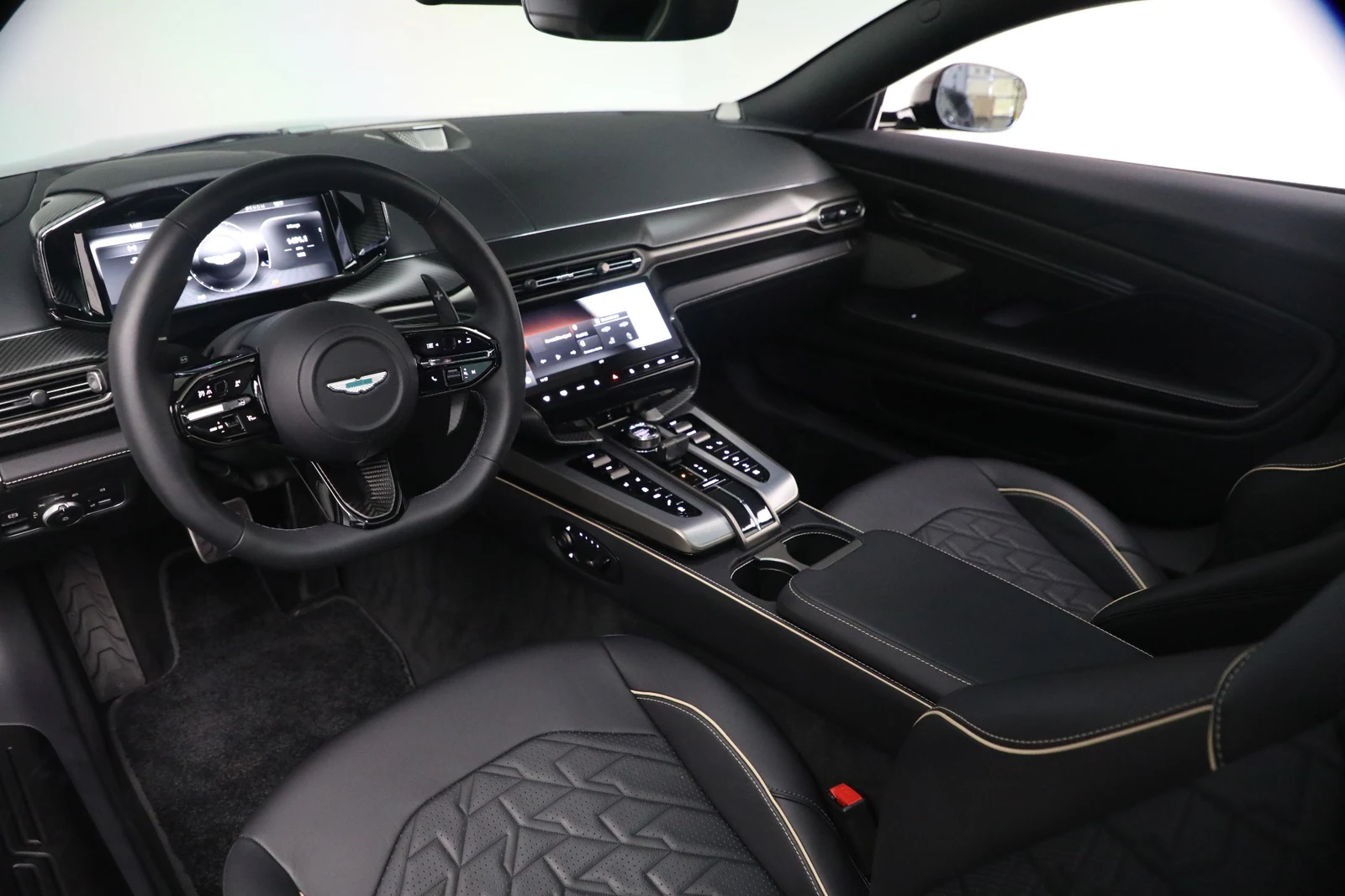 2025 Aston Martin Vanquish V12 (3rd Generation), 18/20