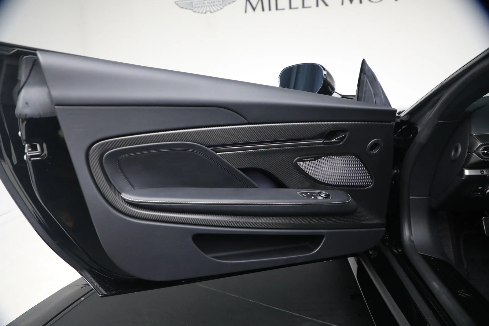 2025 Aston Martin Vanquish V12 (3rd Generation), 19/20
