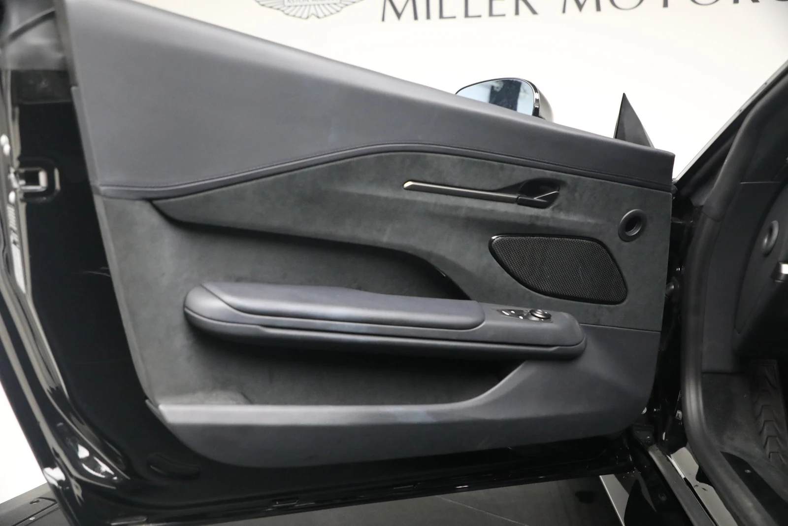 2025 Aston Martin Vantage (2024 Update), 16/20