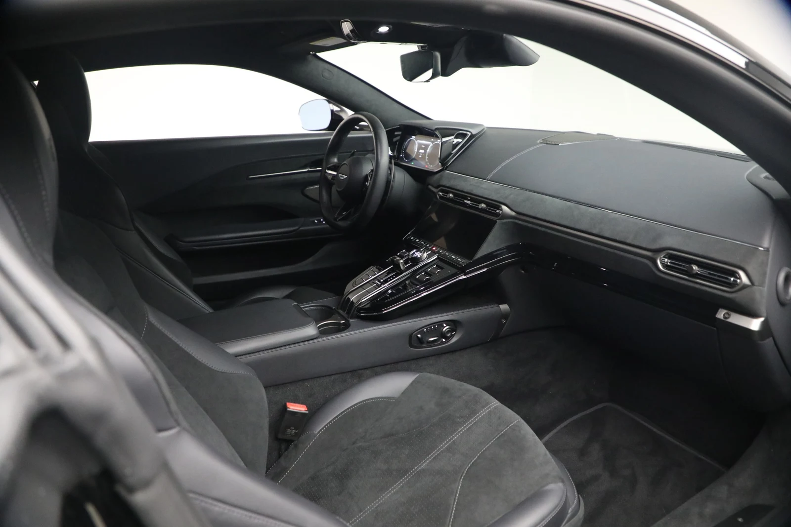 2025 Aston Martin Vantage (2024 Update), 17/20