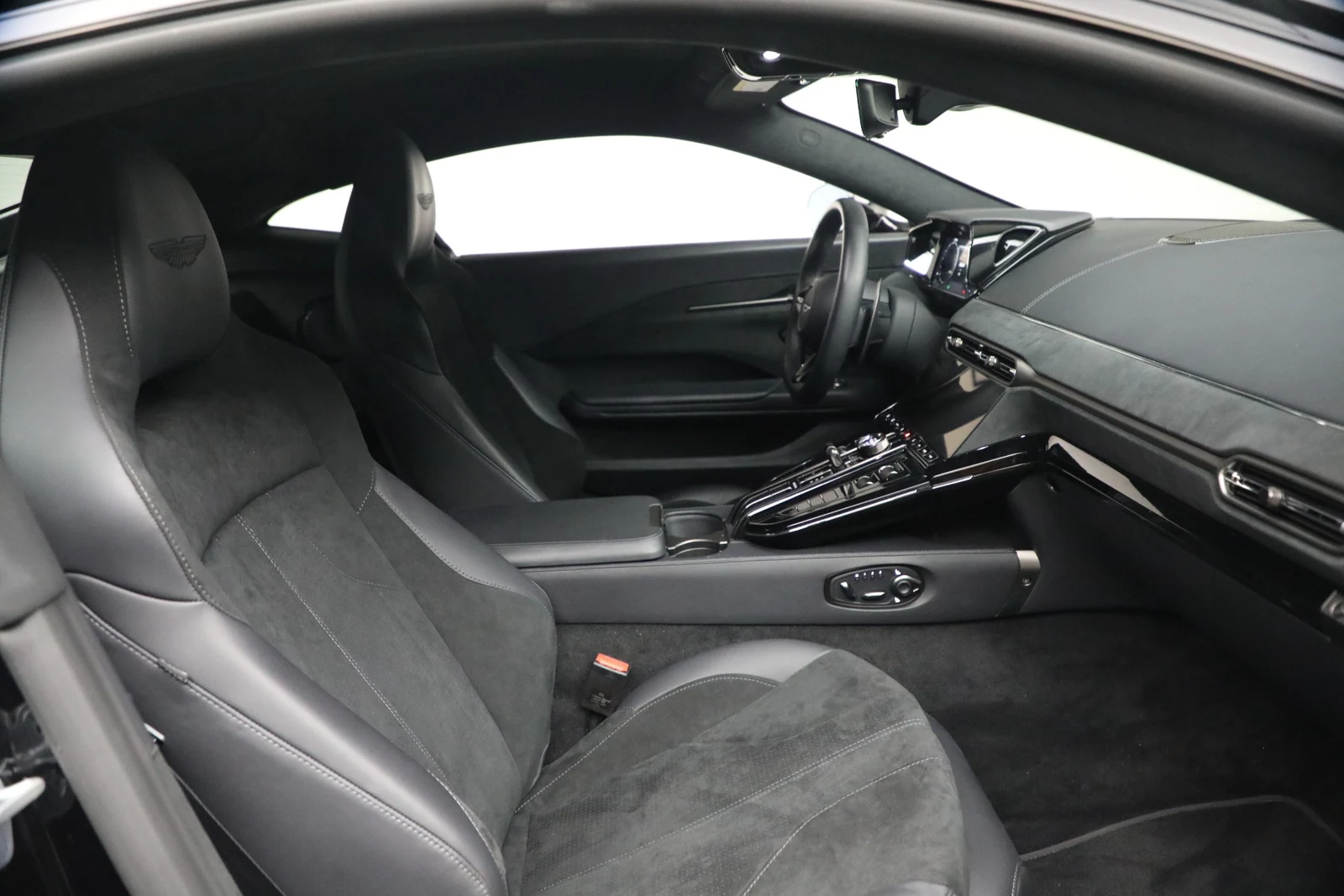 2025 Aston Martin Vantage (2024 Update), 18/20