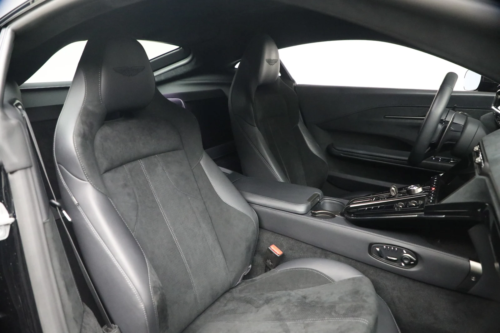 2025 Aston Martin Vantage (2024 Update), 19/20