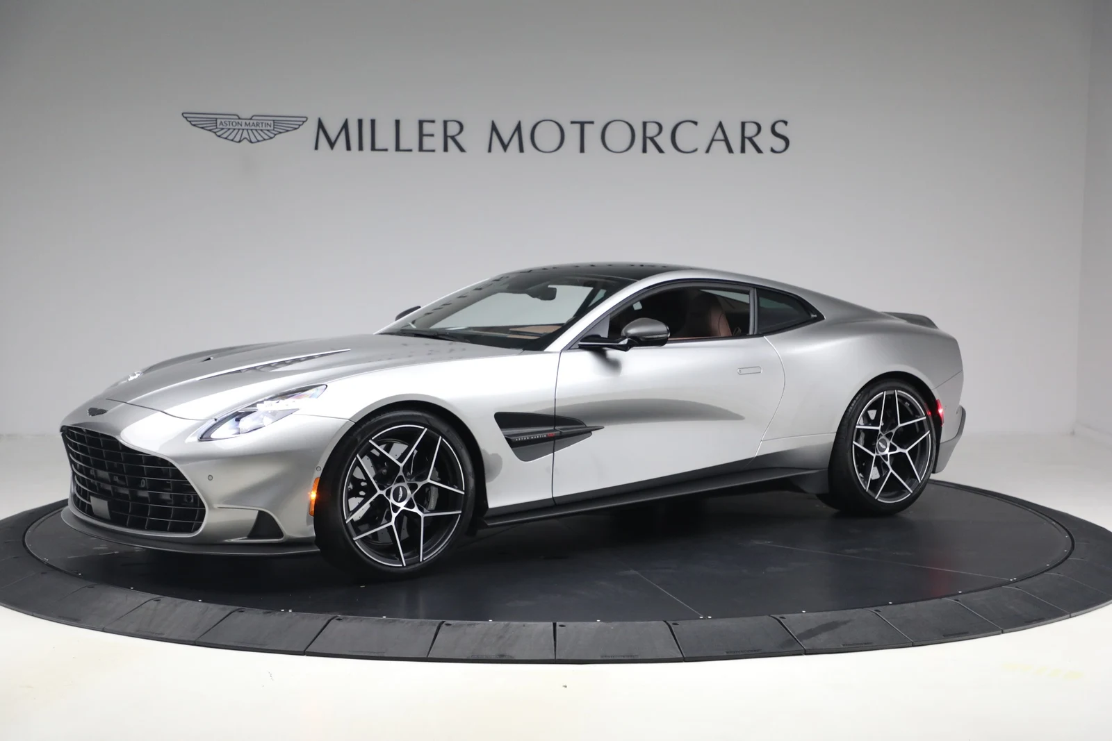 2025 Aston Martin Vanquish V12 (3rd Generation), 2/20