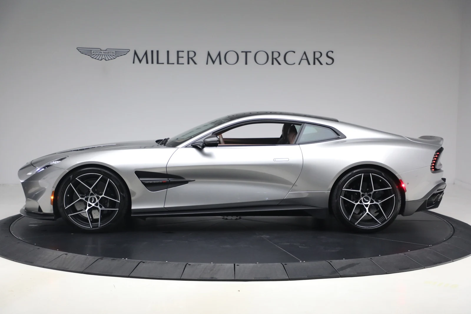 2025 Aston Martin Vanquish V12 (3rd Generation), 3/20