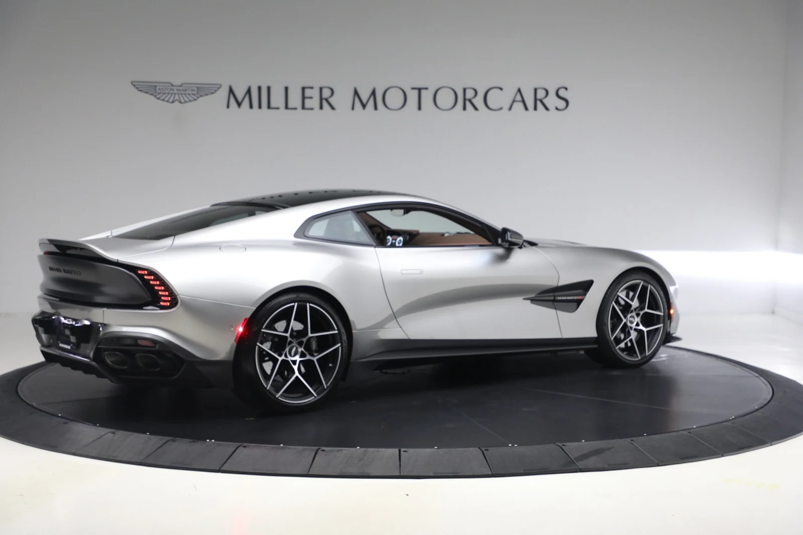 2025 Aston Martin Vanquish V12 (3rd Generation), 8/20