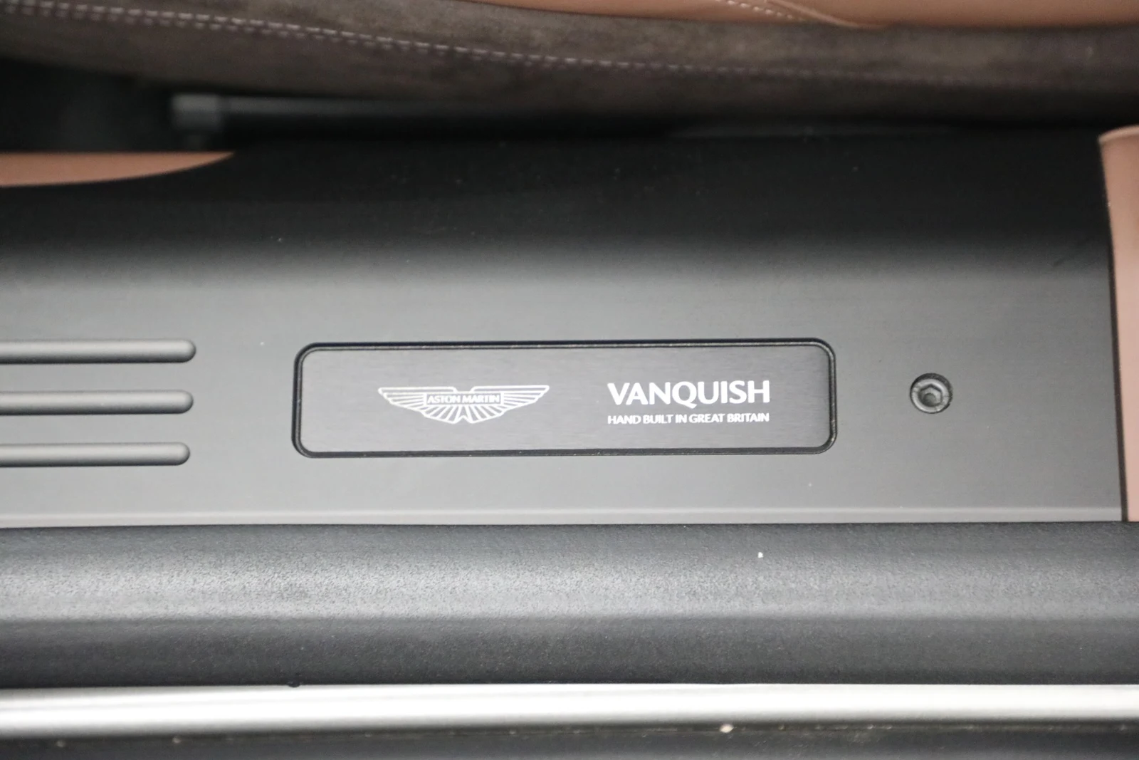 2025 Aston Martin Vanquish V12 (3rd Generation), 17/20