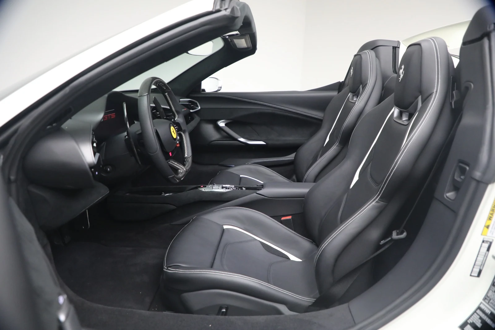 2025 Ferrari 296 GTS, 13/20