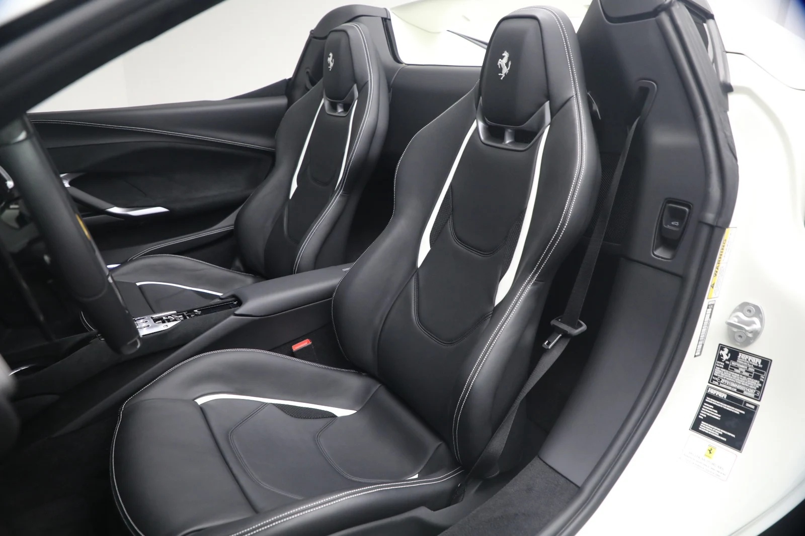 2025 Ferrari 296 GTS, 14/20