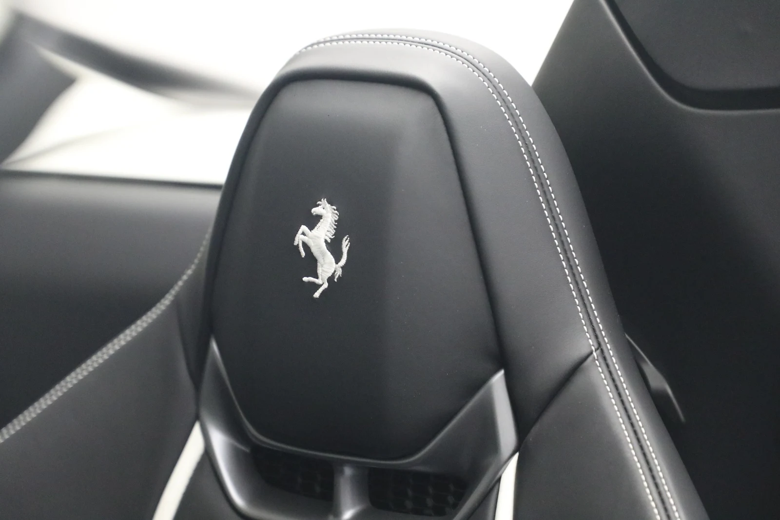 2025 Ferrari 296 GTS, 19/20
