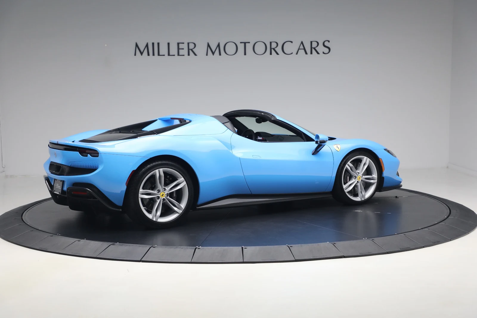 2025 Ferrari 296 GTS, 8/19